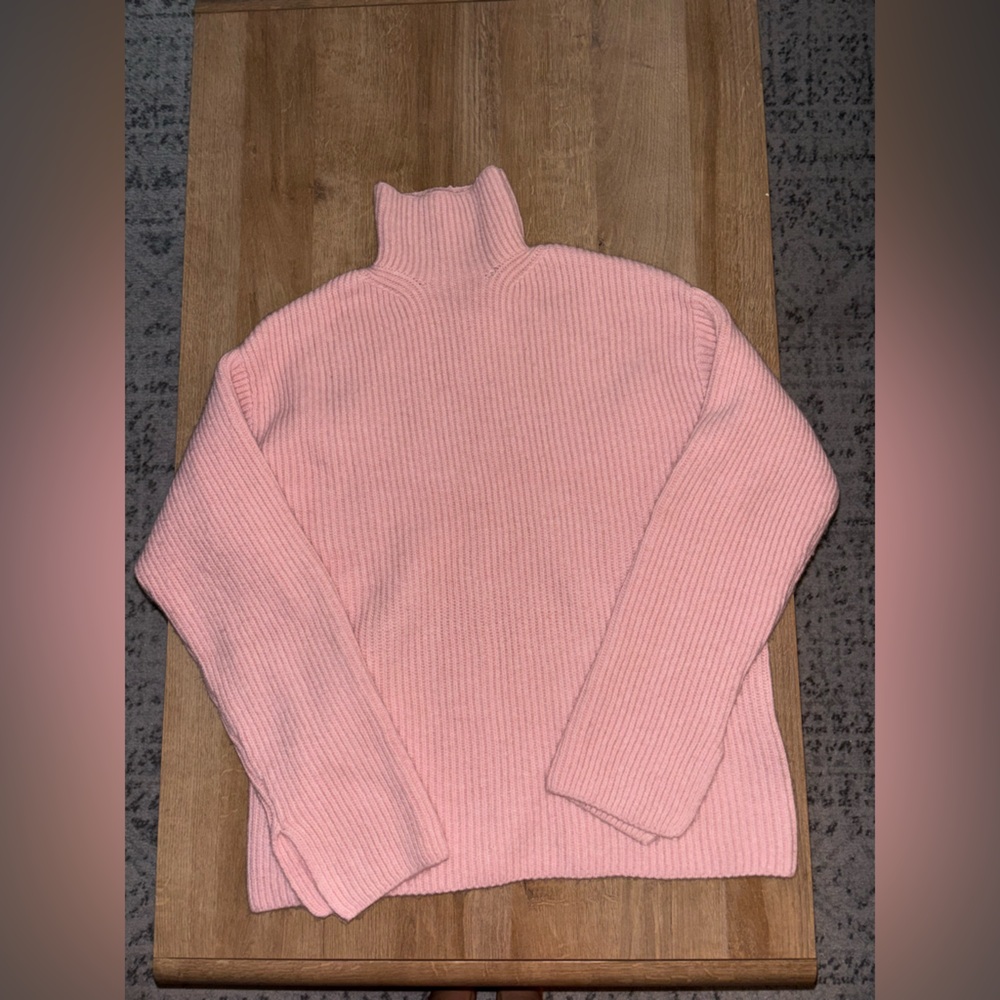 H&M wool blend cozy pink turtleneck sweater